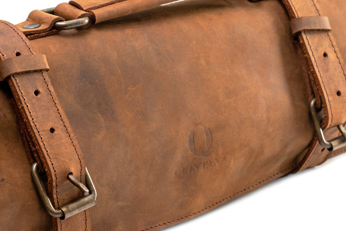 Quintana Leather Knife Roll in crazy brown, logo close-up